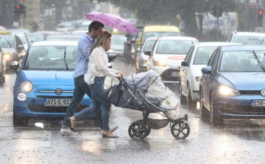 Obilne padavine, jaki udari juga i grmljavina: Dijelove BiH pogodilo veliko nevrijeme